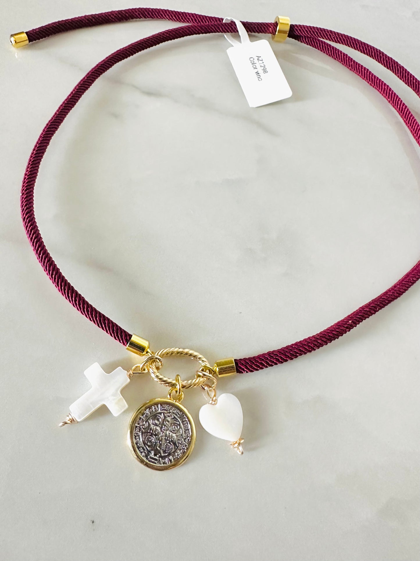 Collar ajustable San Benito hilo vino (ajustable)
