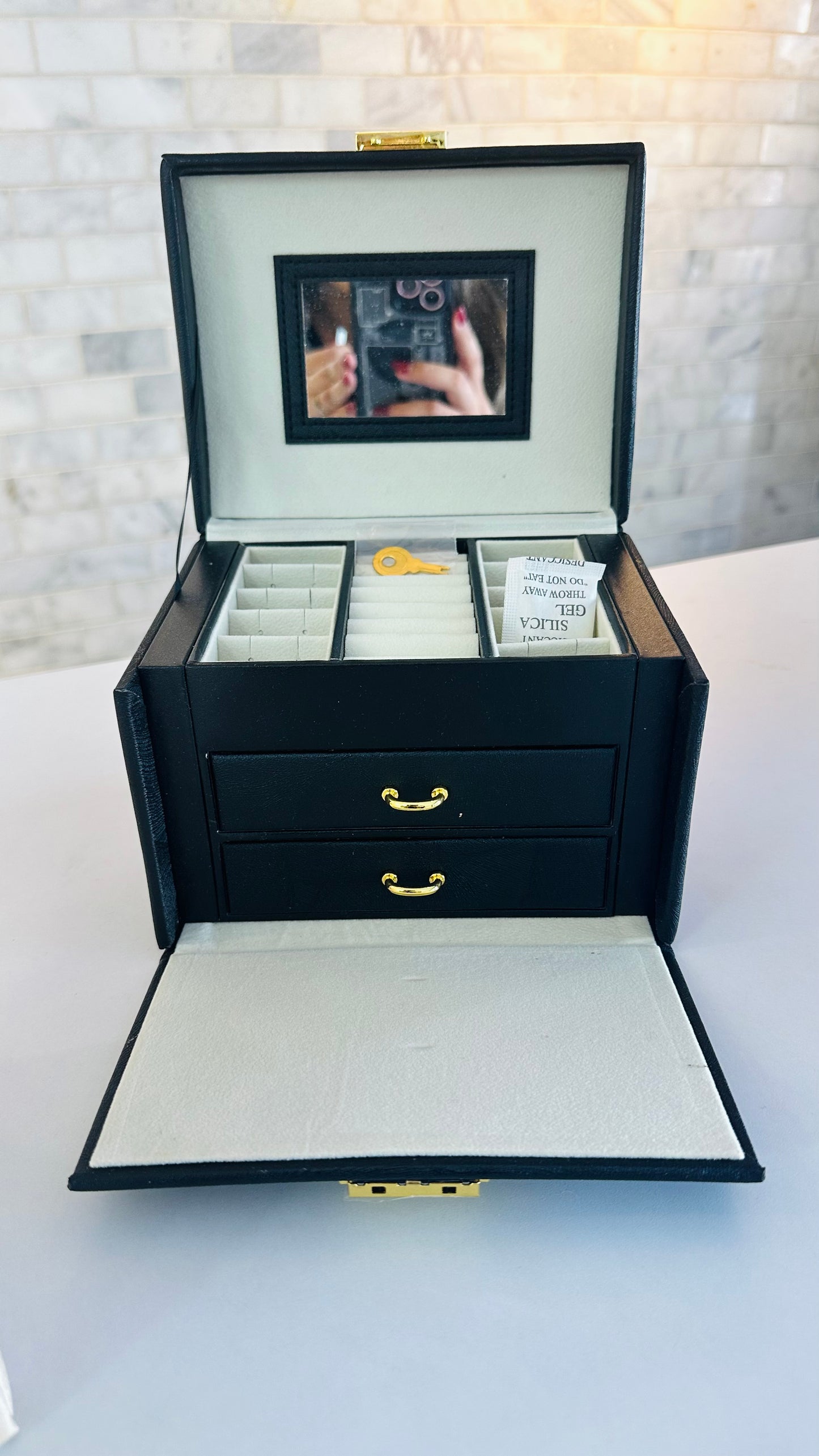 Cofre color negro 🔑