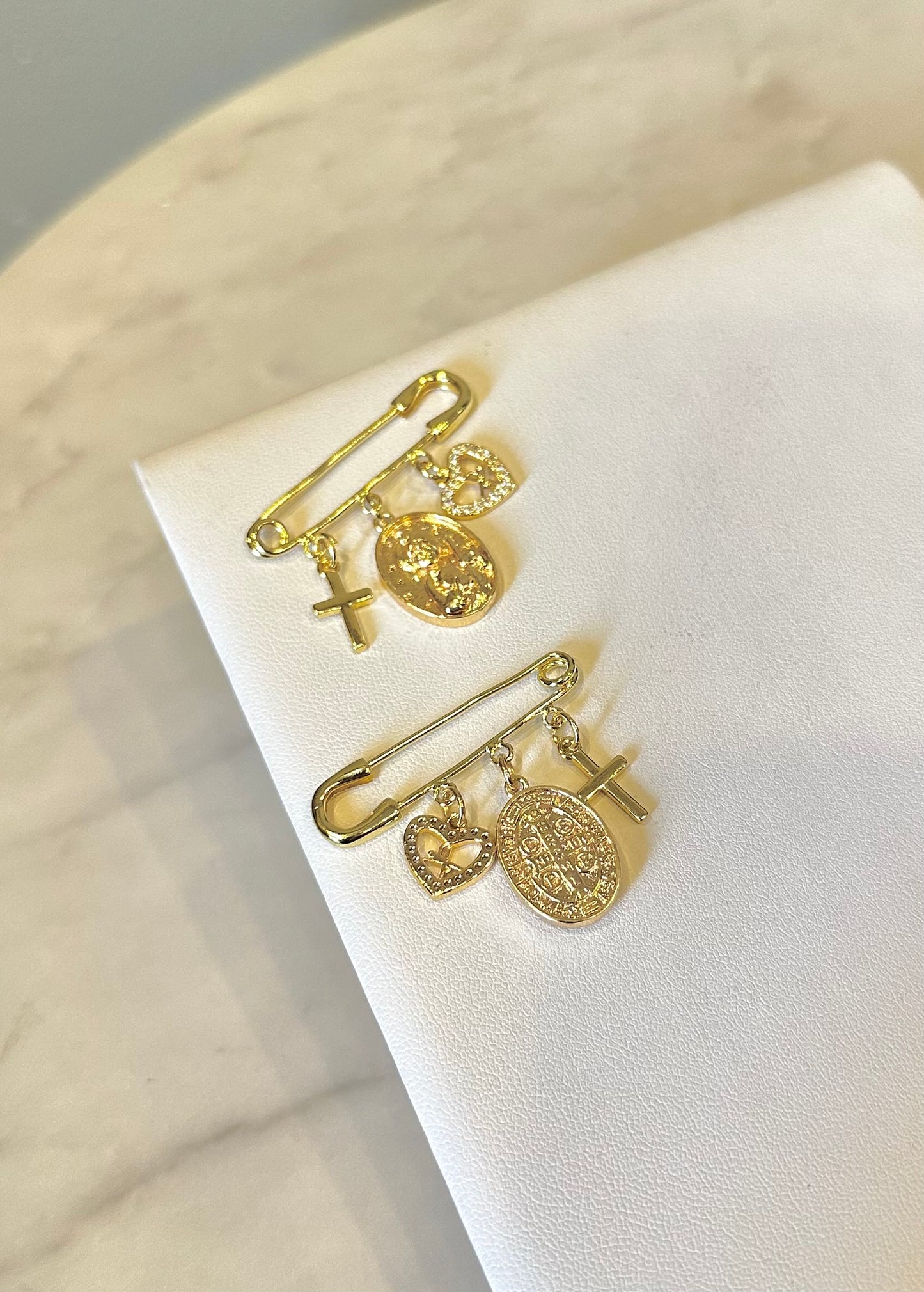 Pin Madalla San Benito (ideal para usar como adorno en el saco)