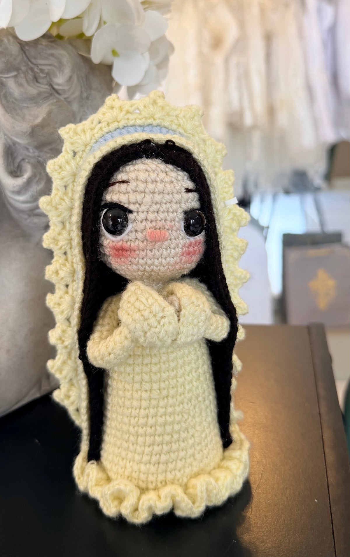 Muñequita tejida Virgencita de Guadalupe