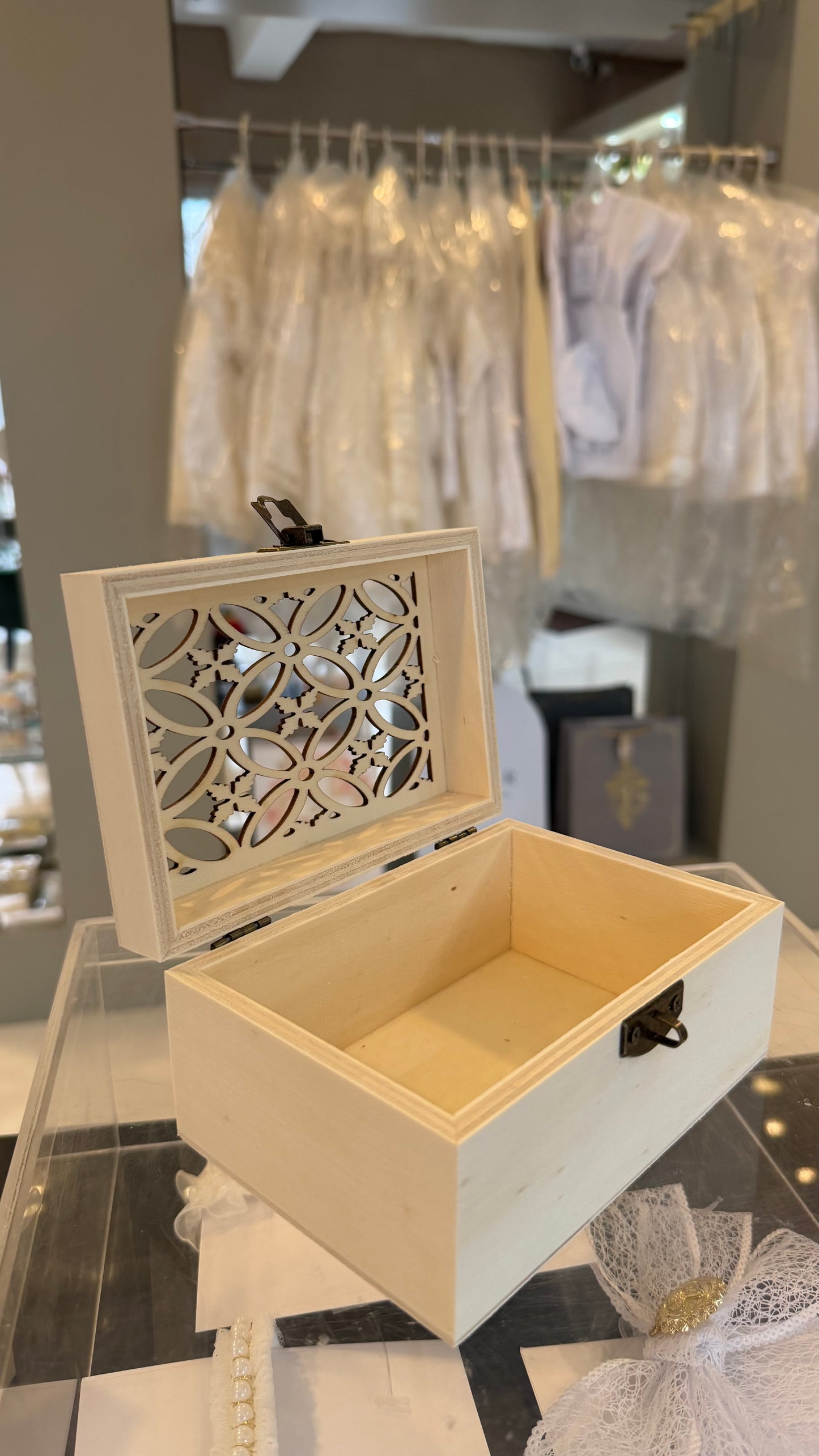 Cofre de madera con diseño (incluye grabado)