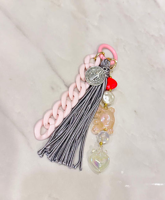 Llavero protector San Benito rosa