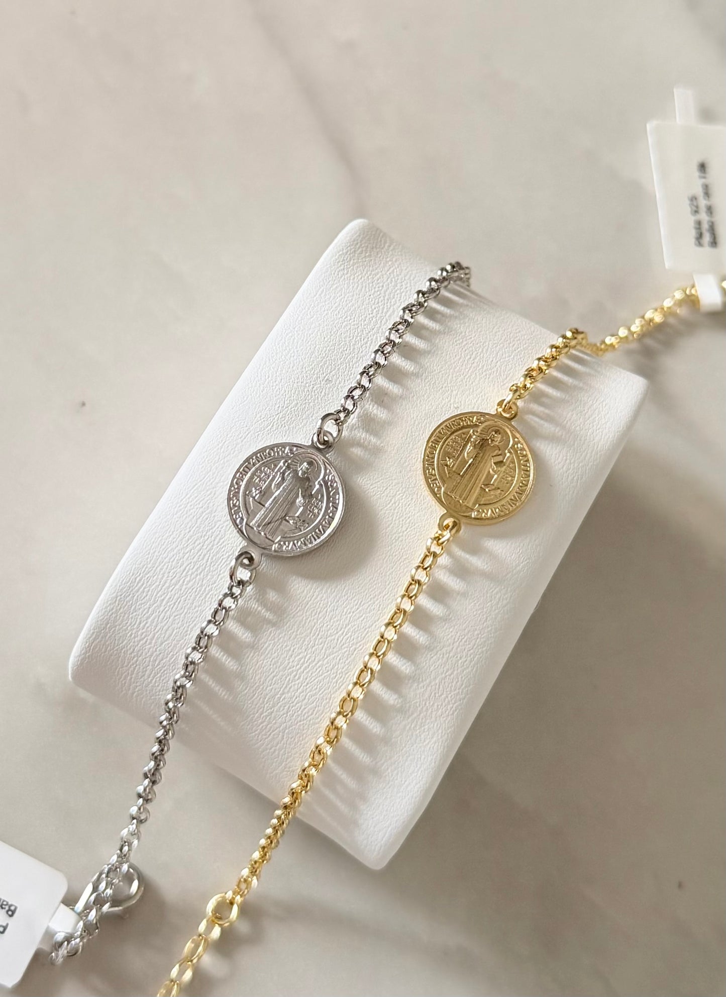 Brazalete San Benito (plata y plata con baño)