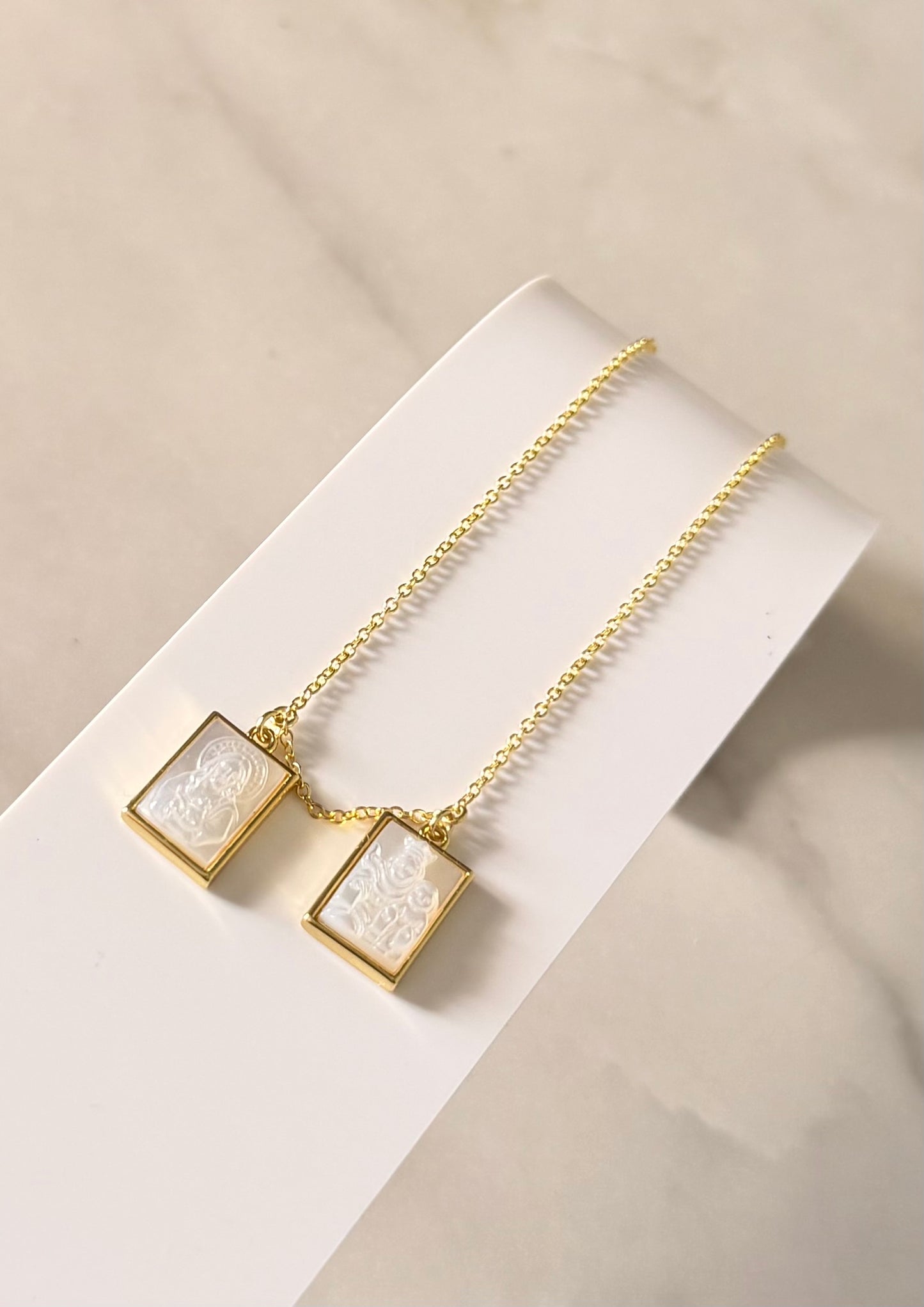 Escapulario brillo sagrado (plata baño de oro)