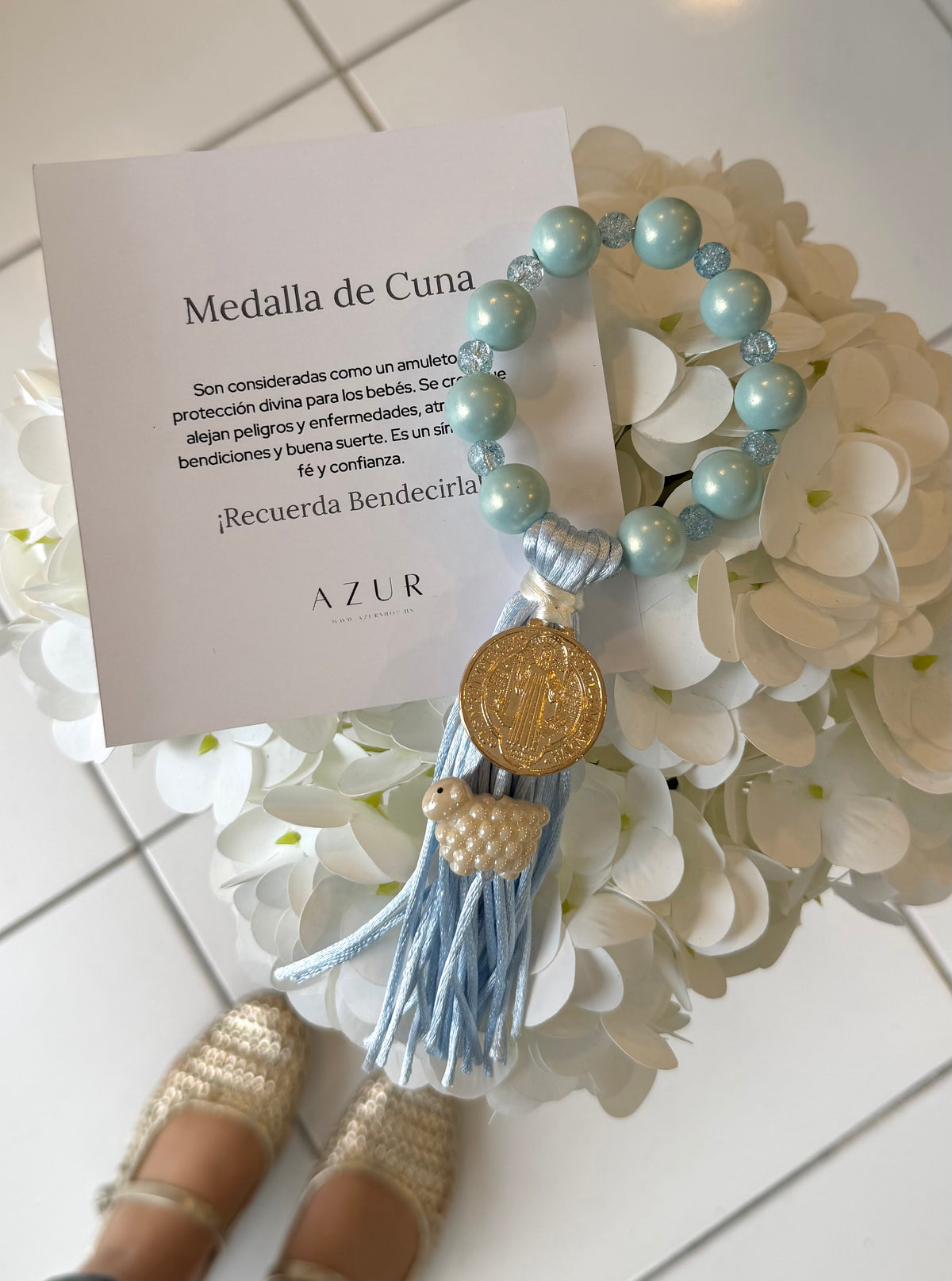 Medallón de cuna San Benito y viejita