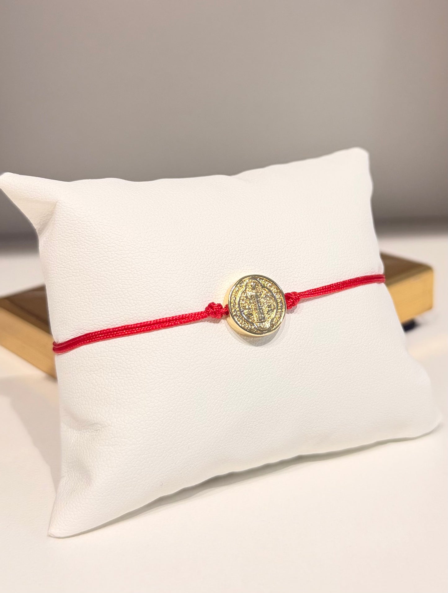 San Benito hilo rojo