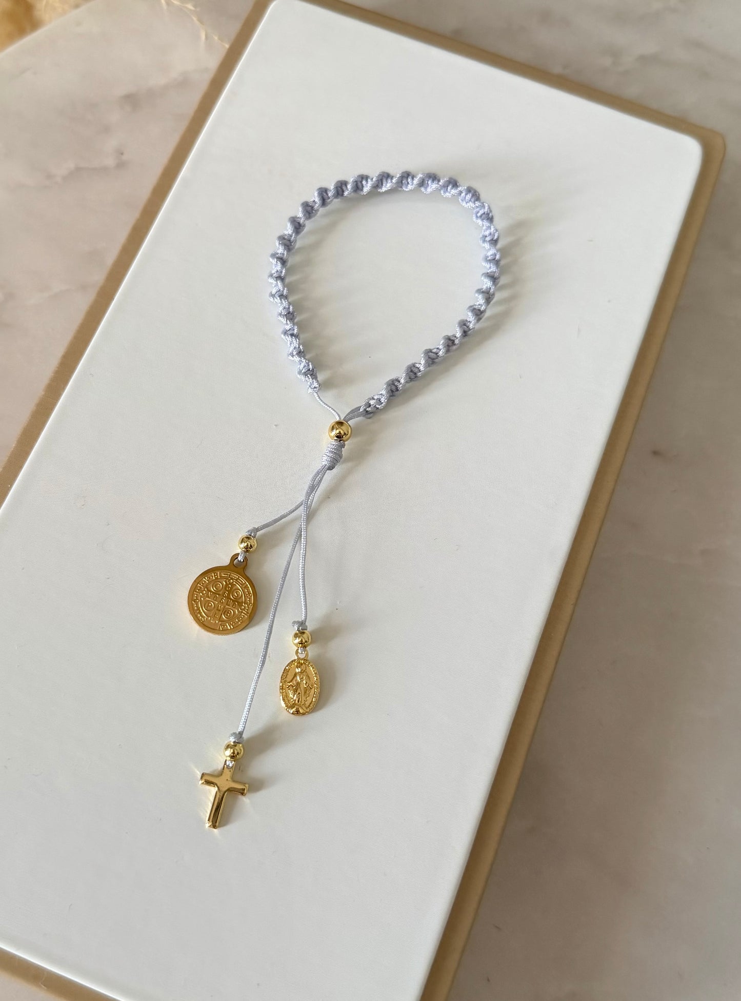 Bendición doble uso carro o pulsera(San Benito,Medalla Milagrosa y cruz)