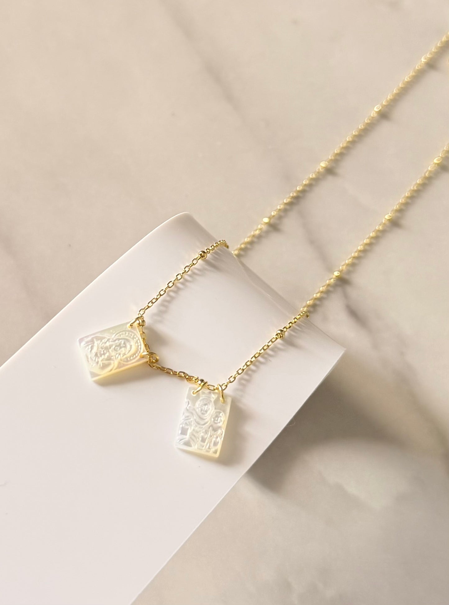 Escapulario nácar (plata baño de oro 18k)