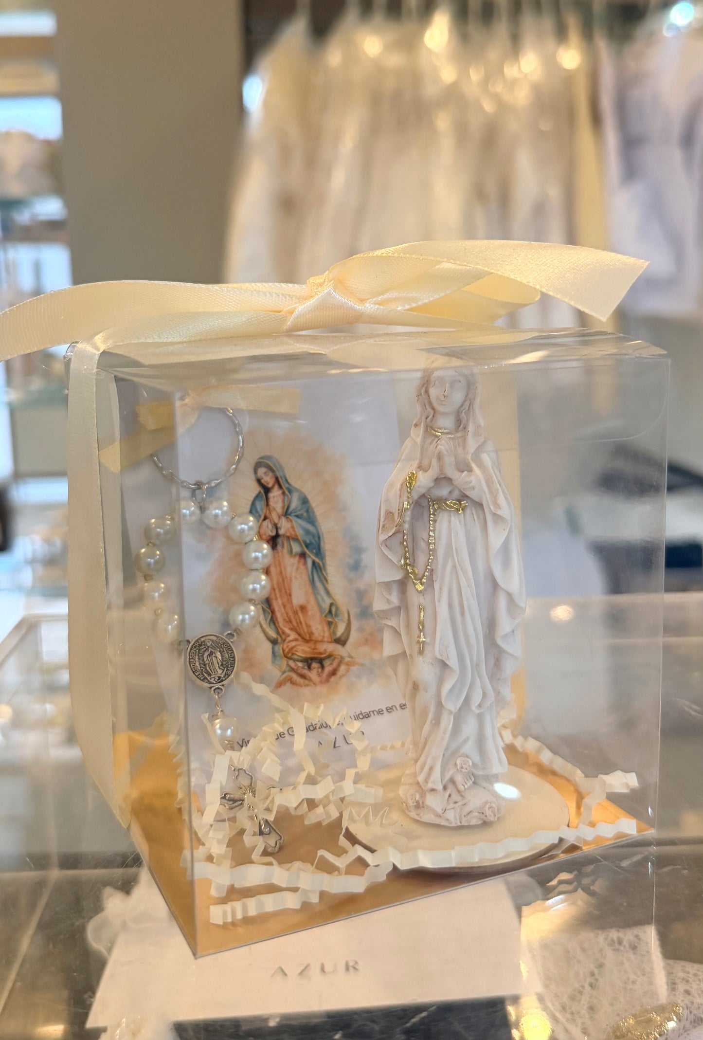 Caja de regalo con virgencita de tocador