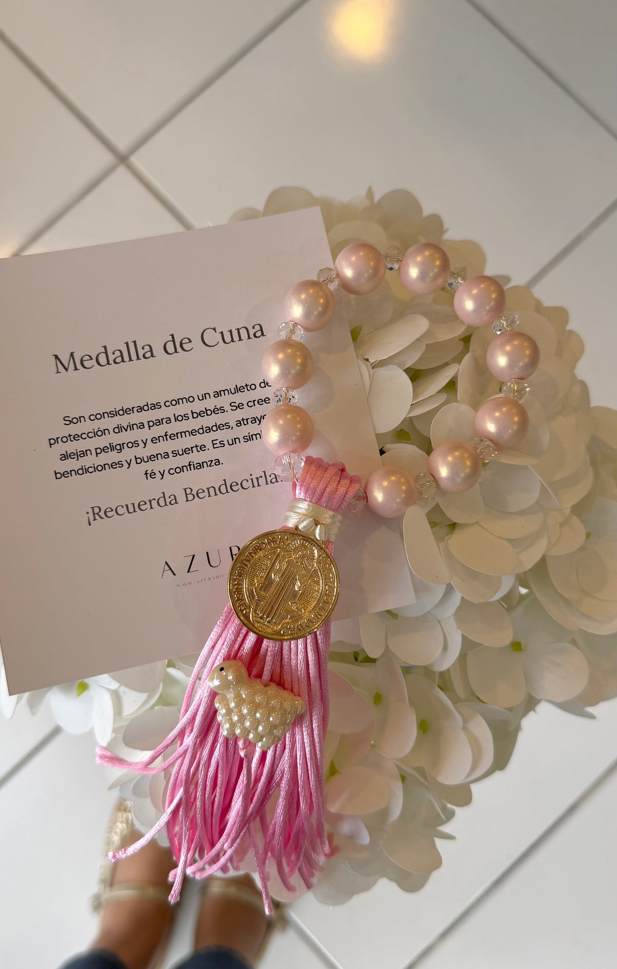 Medallón San Benito y viejita