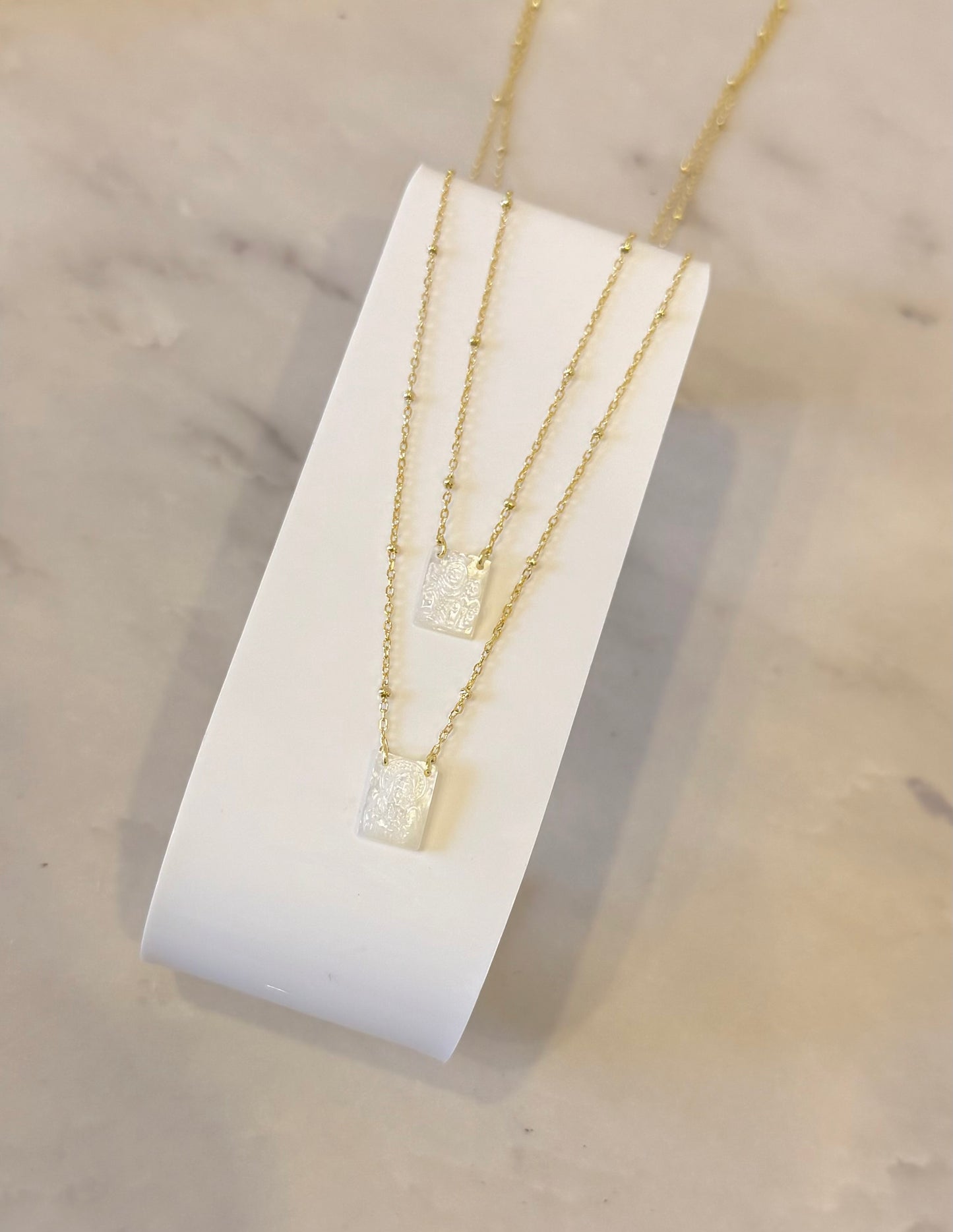 Escapulario concha nácar (plata 925 baño de oro)