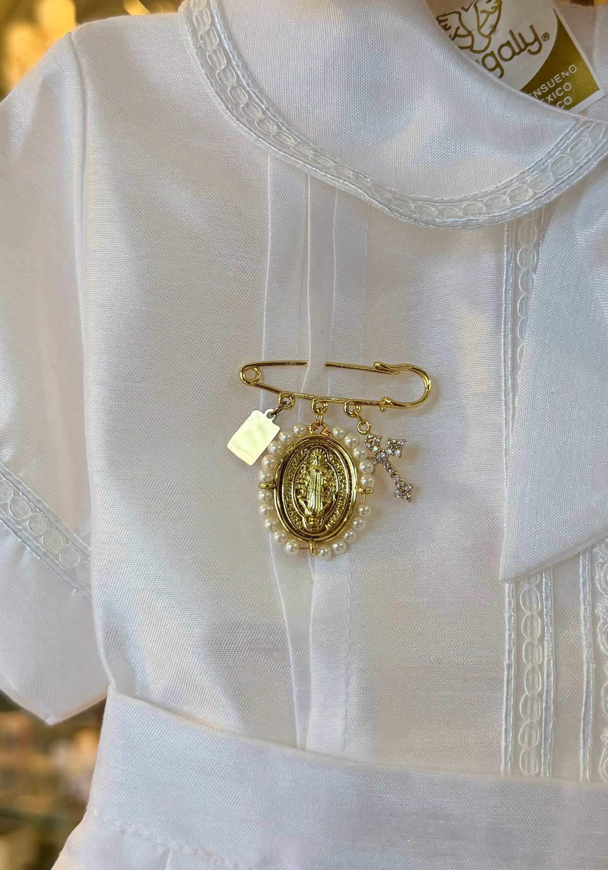 Broche San Benito (incluye grabado)